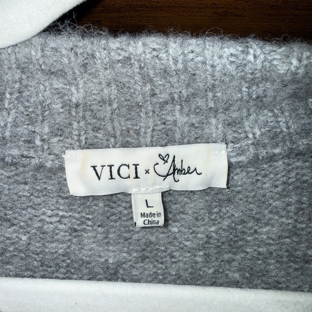 🟢🟢Vici X Amber Pearl Sweater - Picture 2 of 6